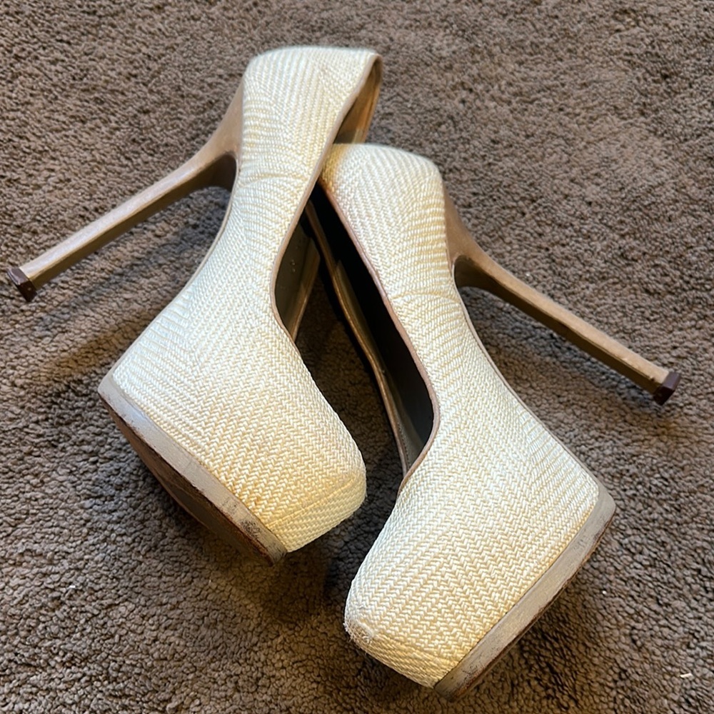 Yves Saint Laurent Women's Cream Pumps - Authentic - Picture 10 of 12
